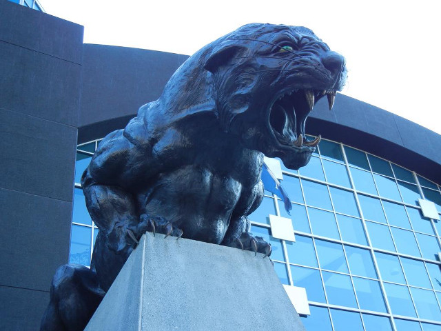Lion bronze sculpture glass building free wallpaper - medium preview image