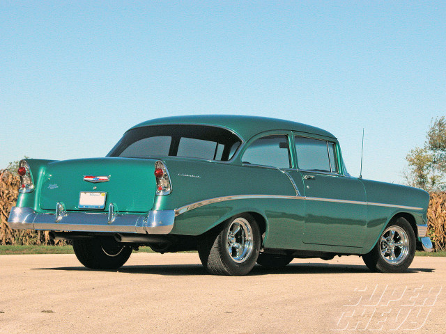 Green car parking lot cornfield free wallpaper - medium preview image