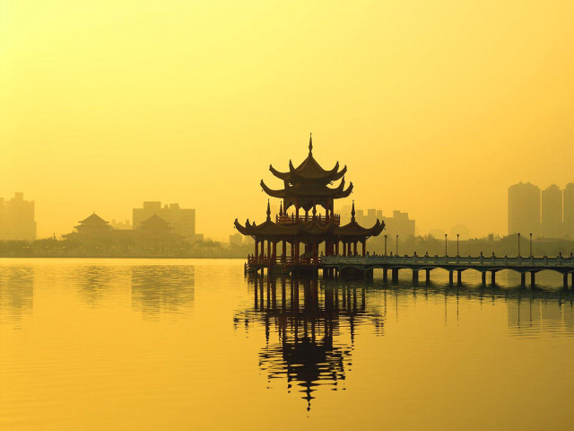 Pagoda water bridge city skyline free wallpaper - medium preview image