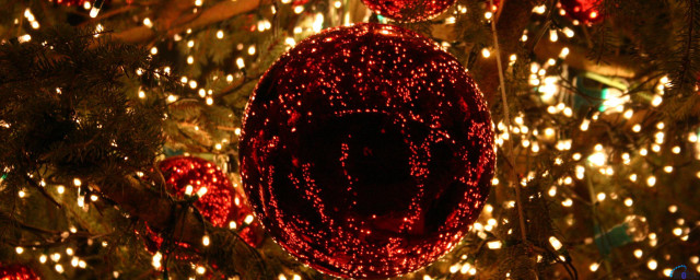 Christmas tree red ball lights #5 free wallpaper - medium preview image