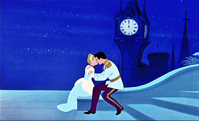 Man woman kissing clock tower free wallpaper - medium preview image