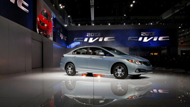 Silver car showroom large screen free wallpaper - medium preview image