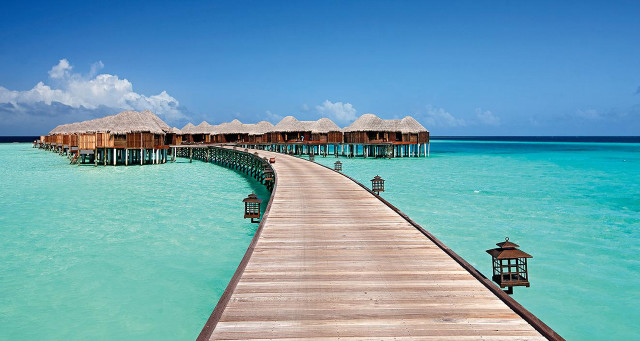 Pier resort ocean huts scenic free wallpaper - medium preview image