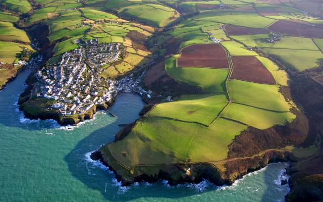 Bascove bridge aerial water town free wallpaper - medium preview image
