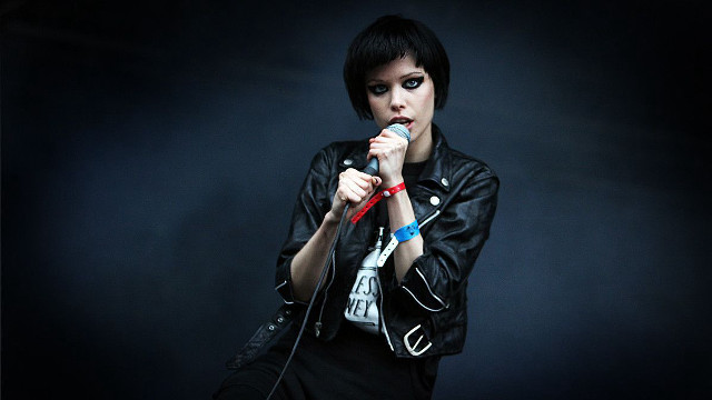 Woman microphone black jacket black #2 free wallpaper - medium preview image
