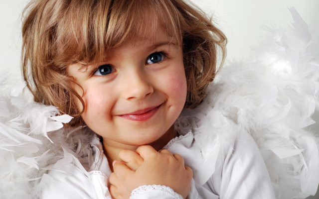 Little girl white shirt feathers free wallpaper - medium preview image