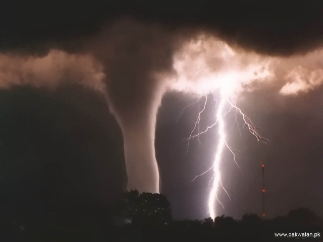 Lightning bolt dark sky clouds free wallpaper - medium preview image