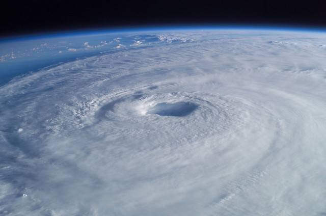Large white object circle ocean free wallpaper for desktop - medium preview image
