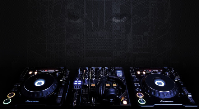 Dj set up controller mixer free wallpaper - medium preview image
