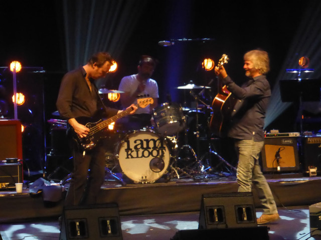 Band performance guitar microphone stage free wallpaper - medium preview image