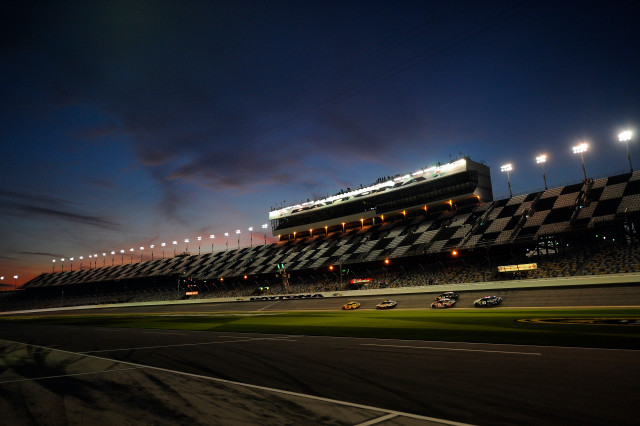 Race track checkered wall night free wallpaper - medium preview image