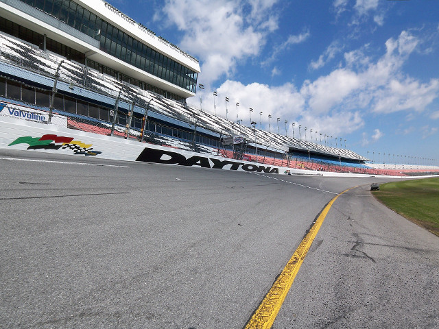 Race track racing car sky free wallpaper - medium preview image