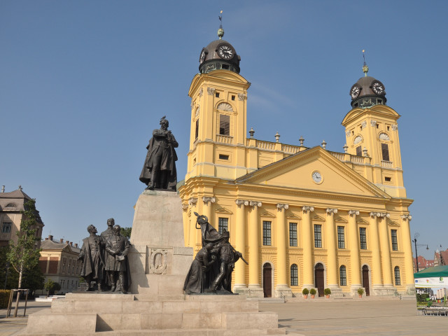 Large yellow building statues clock free wallpaper - medium preview image