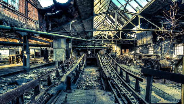 Old building windows rust clock free wallpaper - medium preview image