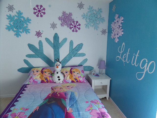 Frozen princess bed comforter pillow free wallpaper - medium preview image
