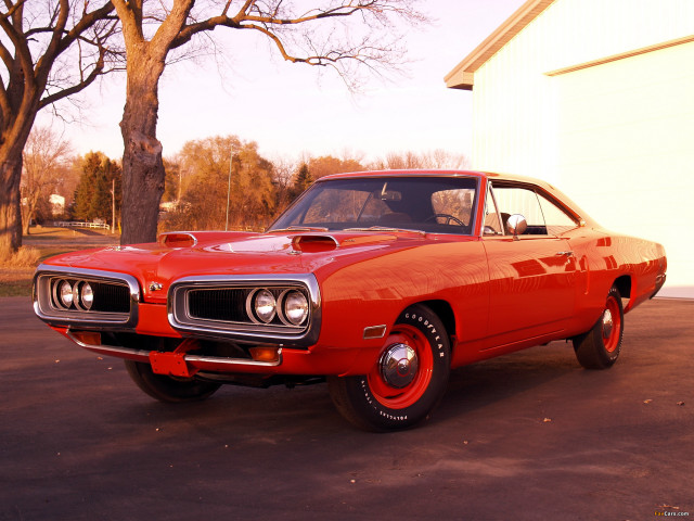 Red car white building tree free wallpaper - medium preview image