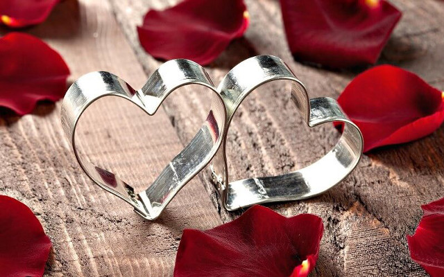 Hearts wooden table red flowers #5 free wallpaper - medium preview image