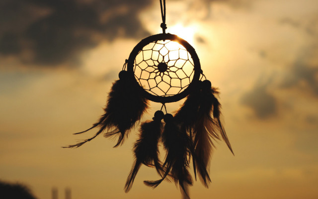Sun dreamcatcher feathers hanging background free wallpaper - medium preview image