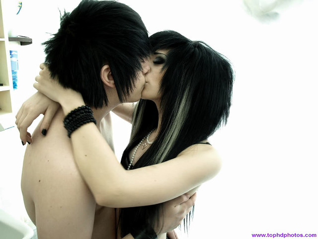 Couple kissing bathroom mirror shelf free wallpaper for desktop - medium preview image