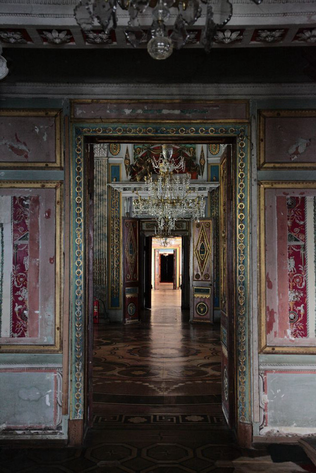 Hallway chandelier neoclassical flemish baroque free wallpaper - medium preview image