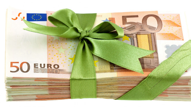 Euro bills bundle green ribbon free wallpaper - medium preview image