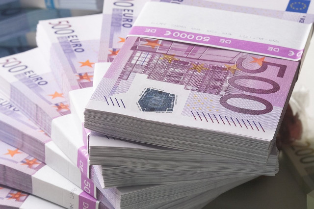 Euros bills stack calculator table free wallpaper - medium preview image