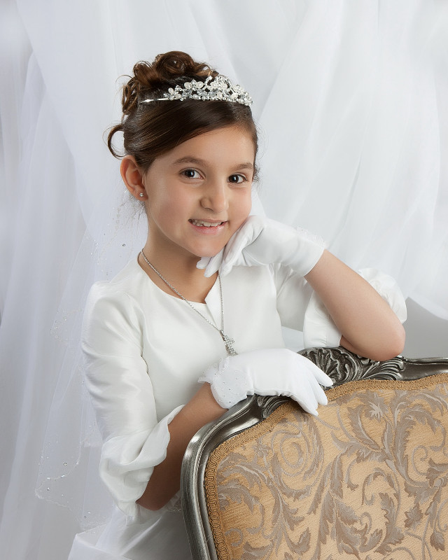 Araceli gilbert bridal portrait white free wallpaper - medium preview image