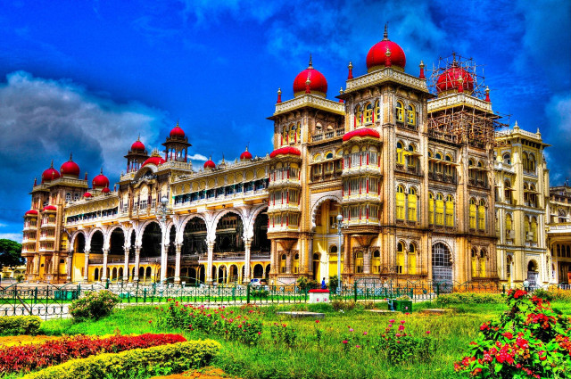 Large building red domes green #3 free wallpaper - medium preview image