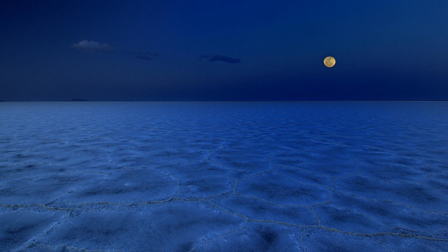 Full moon water night dark free wallpaper - medium preview image