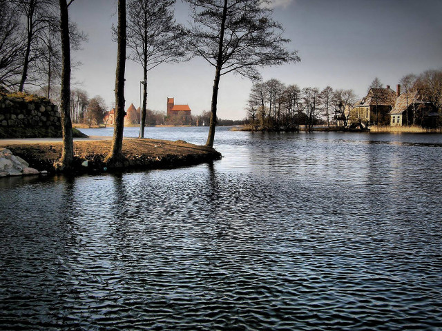 Lake house trees foreground background free wallpaper - medium preview image