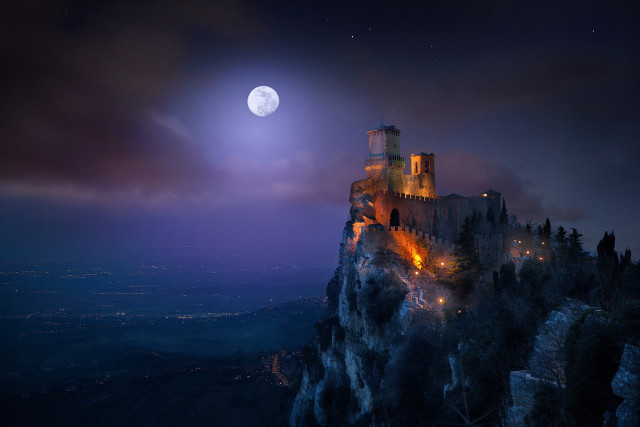 Castle hill full moon dark free wallpaper - medium preview image