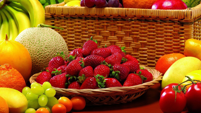 Basket of strawberries fresh red free wallpaper - medium preview image