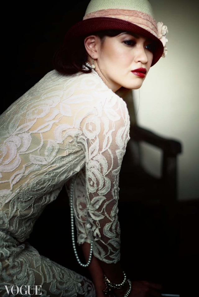 Woman hat dress posing dark free wallpaper - medium preview image