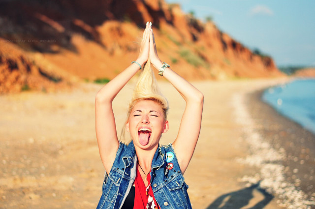 Cheerful blonde beach jacket movement free wallpaper - medium preview image