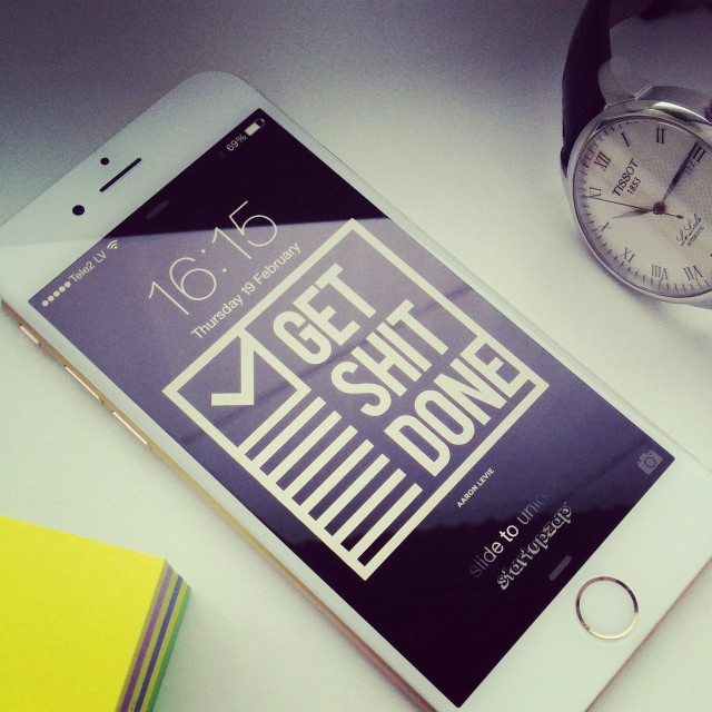 Cell phone table watch pen free wallpaper - medium preview image