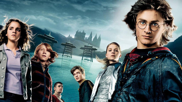 People castle sky background group free wallpaper - medium preview image