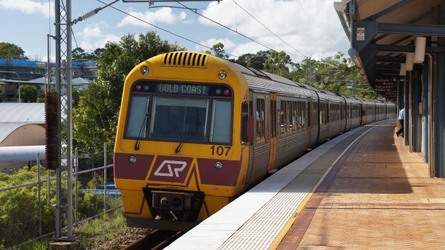 Train arrival platform passengers waiting free wallpaper - medium preview image