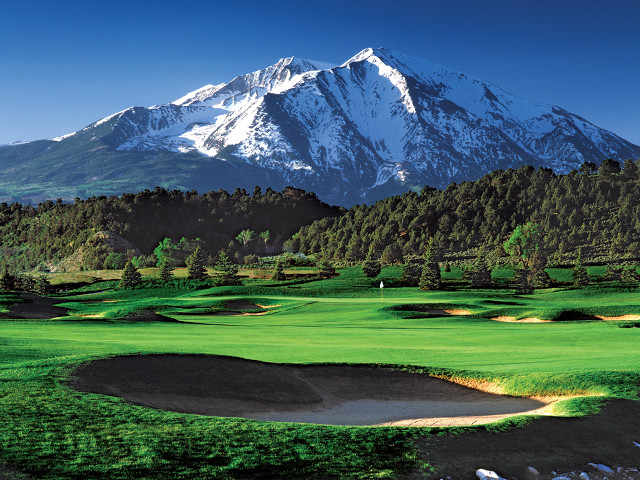 Golf course mountain green field free wallpaper - medium preview image