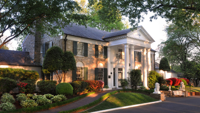 Large white house trees bushes free wallpaper - medium preview image