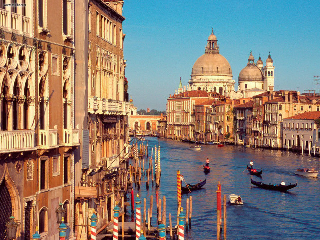 Canal gondolas buildings background view free wallpaper - medium preview image
