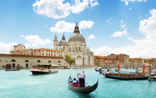 Man gondola canal venice waterway free wallpaper - medium preview image