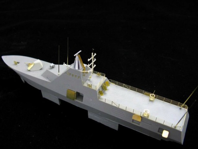 Large white ship black surface free wallpaper - medium preview image