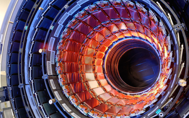 Large metal object red blue free wallpaper - medium preview image
