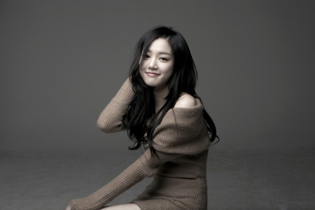 Woman sitting ground posing legs free wallpaper - medium preview image