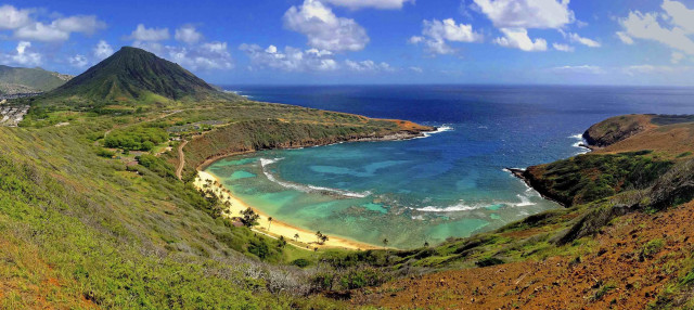 Beach mountain water people scenery free wallpaper - medium preview image