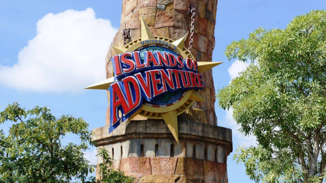 Island of adventure tree sign free wallpaper - medium preview image