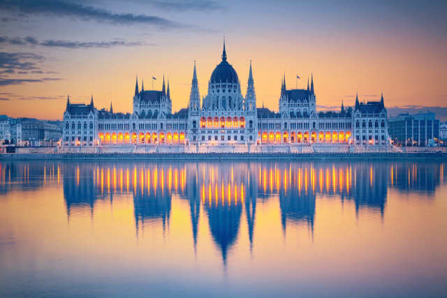 Large building clock tower spire free wallpaper - medium preview image