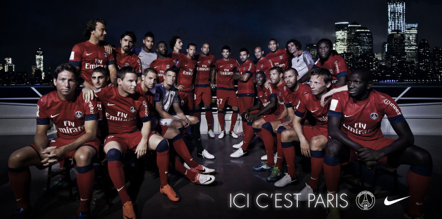 Soccer team photo city skyline free wallpaper - medium preview image