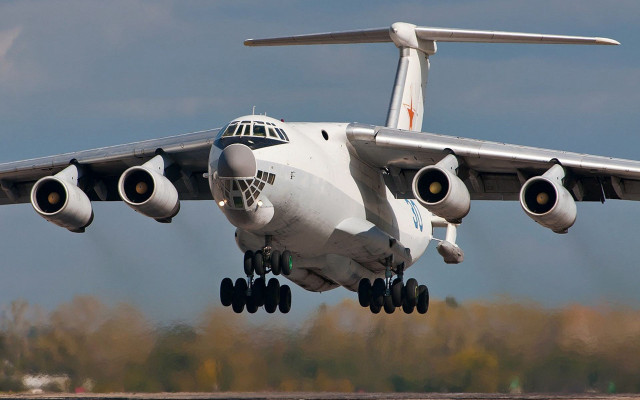 Large airplane taking off landing free wallpaper - medium preview image