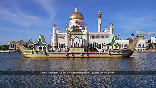 Boat floating water building dome free wallpaper - medium preview image